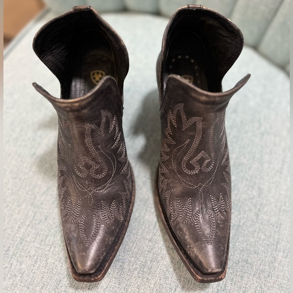 Ariat Dixon Booties Distressed Black - Picture 2 of 5